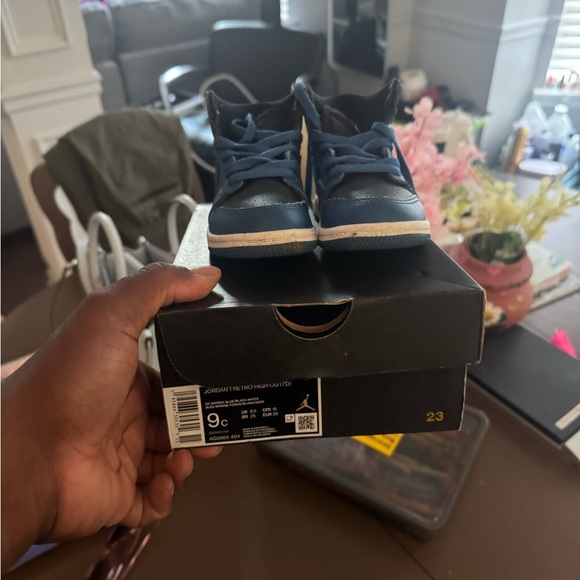 Jordan Infant Sneakers in Navy and White - Picture 1 of 4